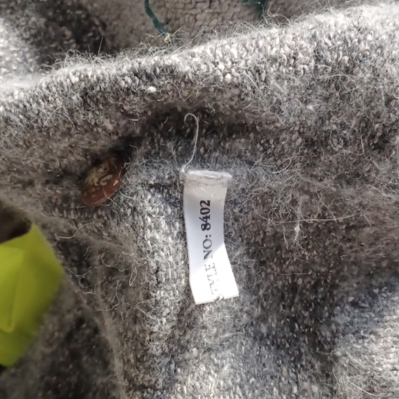 ID distinctions vintage gray silk/angora blend sweater w/embroidered flowers M - Picture 6 of 6